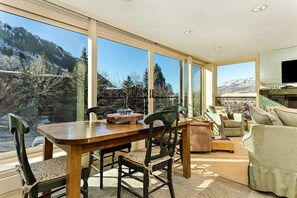 400 sf Living/Dining Area with 18" floor to ceiling glass windows