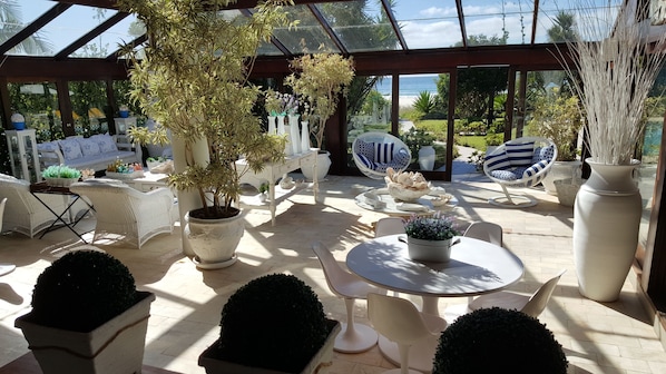 Outdoor dining