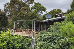 House is tucked away yet still in Binalong Bay