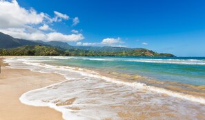 Northshore Hanalei Bay Beach Mountain View - Northshore Hanalei Bay Oceanfront Beach and Mountain View