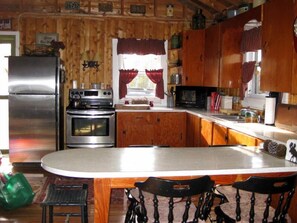 Kitchen/Dining area
Seats 5