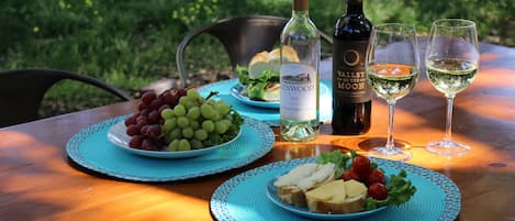 Enjoy Glen Ellen - in the heart of the Wine country