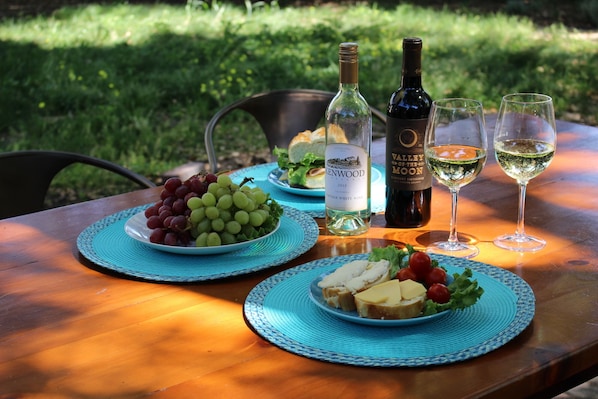 Enjoy Glen Ellen - in the heart of the Wine country