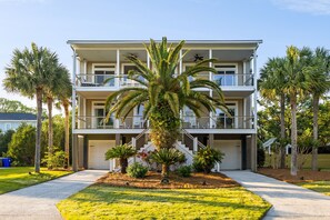 3901 Cameron Blvd, dual driveways for parking, plus access to garage
