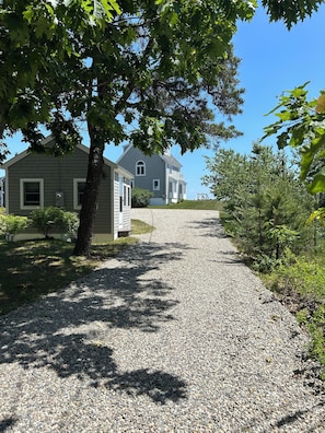 driveway, ample parking