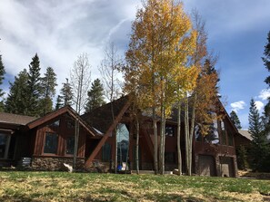 Beautiful house with an amazing view of the mountains