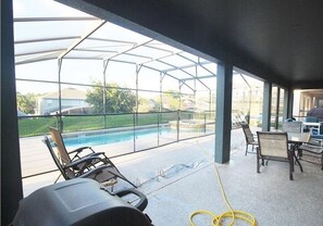 Huge lanai, BBQ, Patio Set, etc