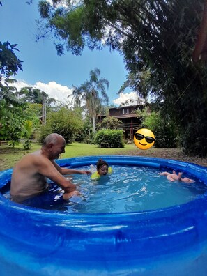 piscina inflável pra refrescar !