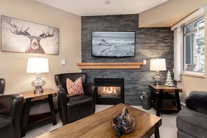 Flat screen TV with cable, netflix an all smart apps. 