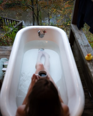 Outdoor tub