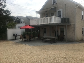 304 Back Yard vew -  Paver Patio/Deck/gas grill 