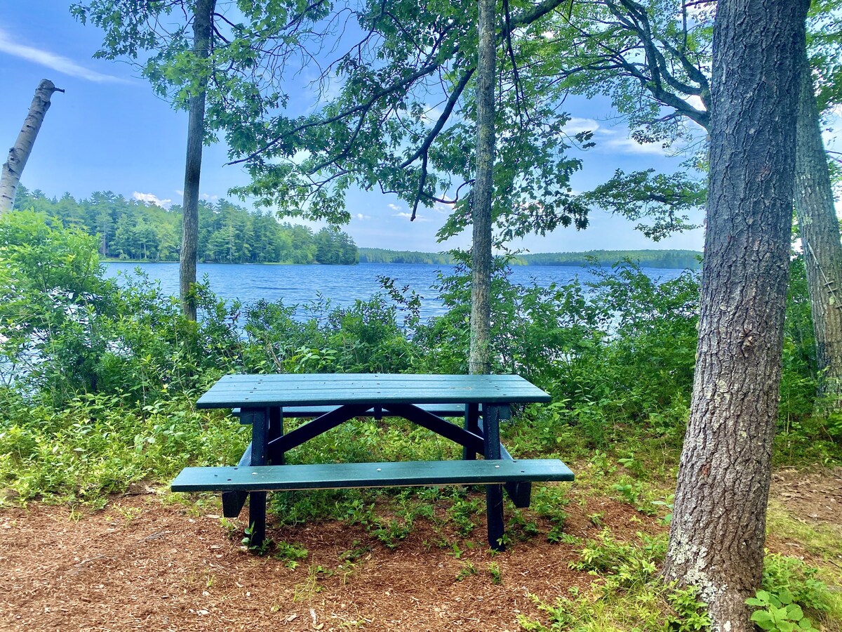 Updated lake cottage right on Damariscotta Lake.