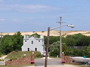 20' x 30' roof deck with bay, town & dune views. 