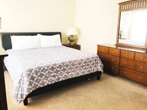 Master Bedroom w/ King Bed
