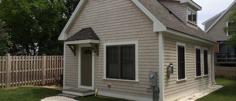 The sea shell walkway welcomes you to this Placid 'Plumtucket' Cottage