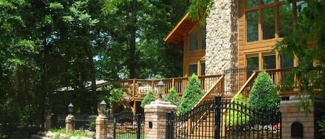 Side view of front of home and driveway