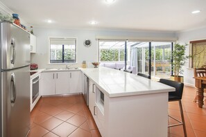 Fully stocked kitchen with swasher etc