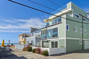 2 homes off the beach - 3 stories and roof deck