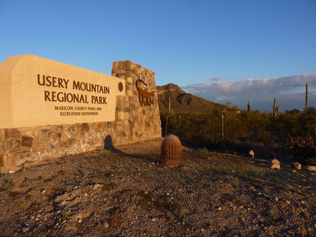Mesa: Painted Mt GOLF Course Views, Heated POOL, King Beds & TVs All BRs, 2 Bikes