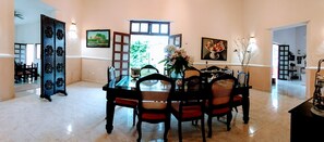 DINNING ROOM