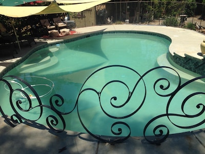 Bird Watcher? Romantic Getaway with private Hot Tub 