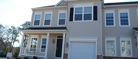 New 5 bedroom townhouse!