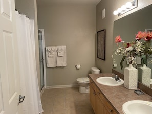 En-suite Master bathroom