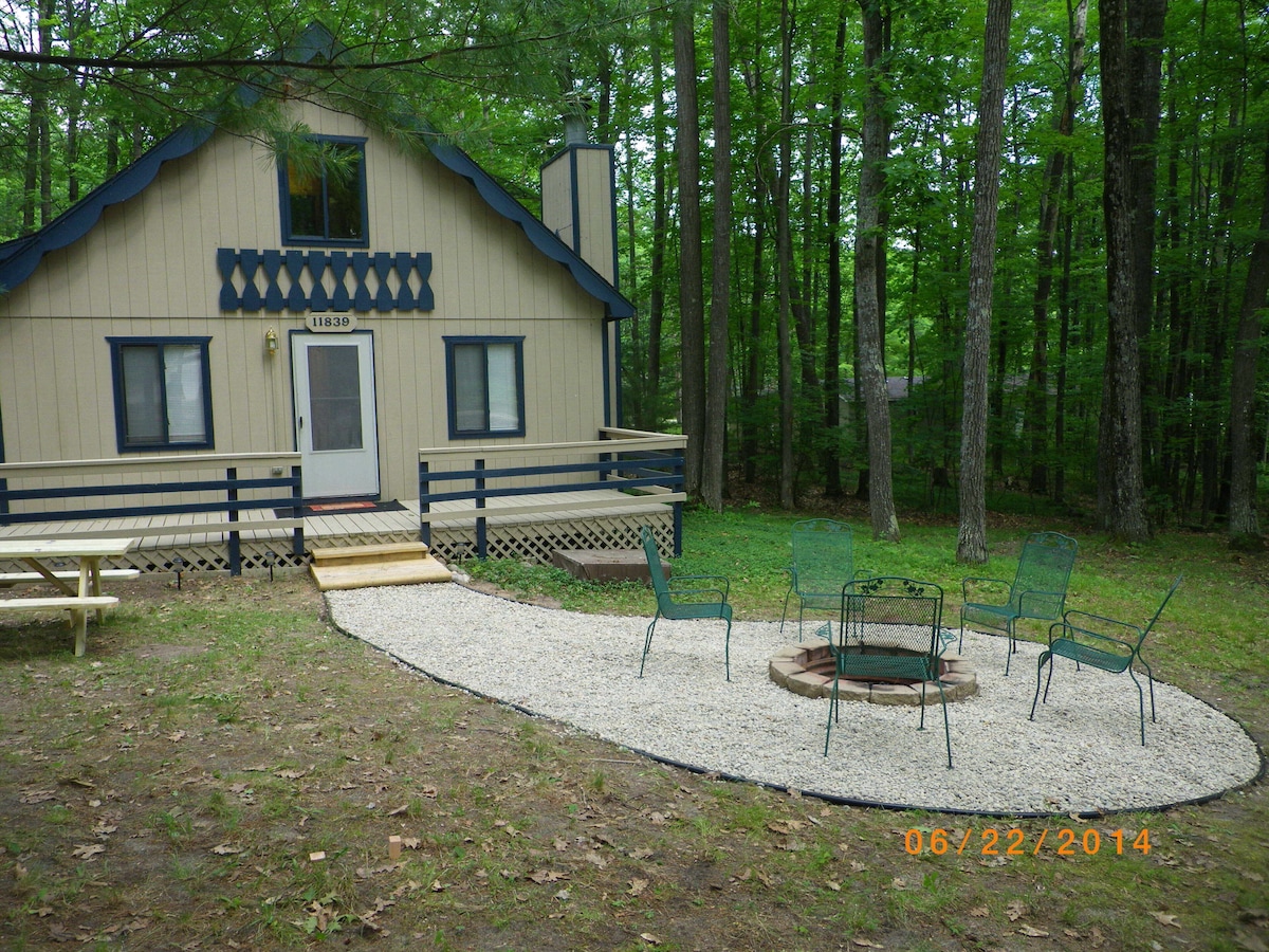 Newly Renovated 3 Br Chalet NOW WITH Cable and WIFI