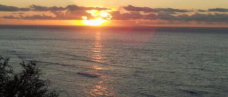 Sunrise at Diamond Head - just a 5 minute walk from house
