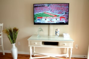 LG 46' 3-D smart Wi-Fi HDTV, internet, Netflix, cable TV and DVD player