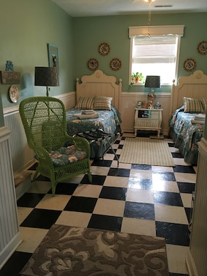 Bedroom with twin beds