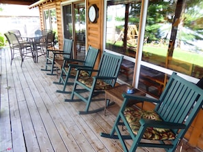 Log Cabin Lakeside Porch