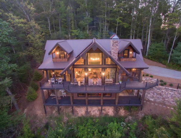 Exterior of Long View Lodge