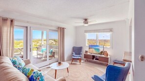 GREAT ROOM, GREAT VIEWS!