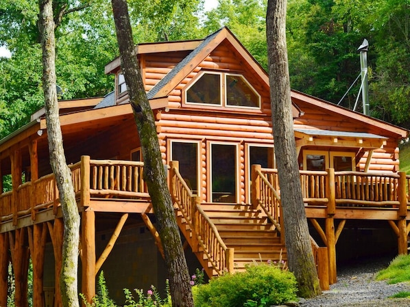 Creekside at High Rock is your secret spot in the Blue Ridge Mountains.