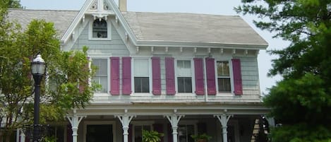 213 Second Street(front door on the right)