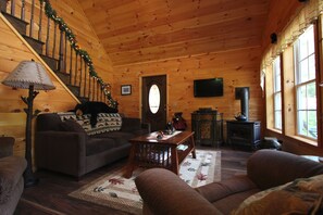 Living Room with gas fireplace and 46" flat screen