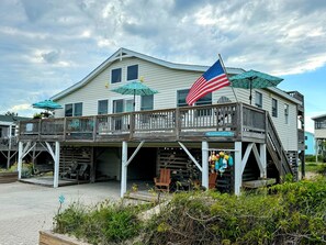 Your Family will love this cottage and it's  awesome semi-oceanfront location!