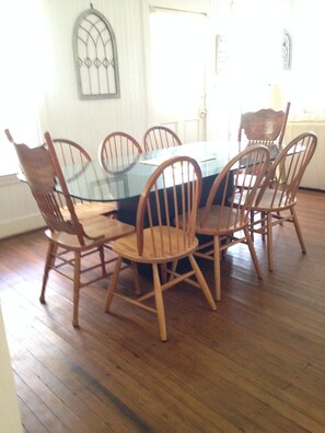 Dining Room seats 8