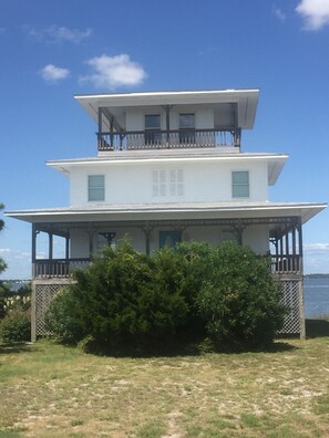 CShore Tranquility by the sea, nicknamed Wedding Cake House! 