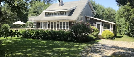 Seaglass Cottage in Edgartown