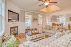 Living Room with fireplace