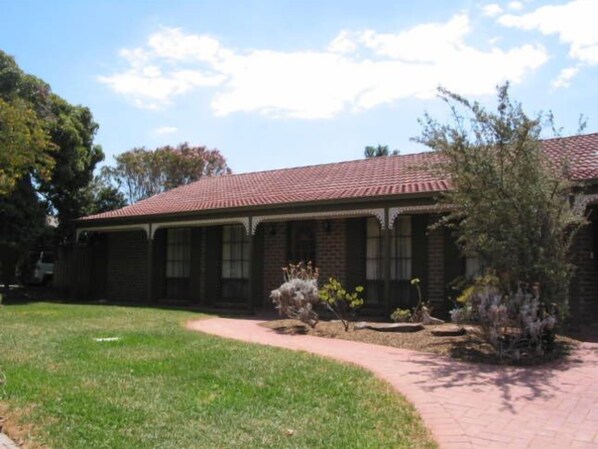 Jessica's Place B&B - 
 In the heart of McLaren Vale - House