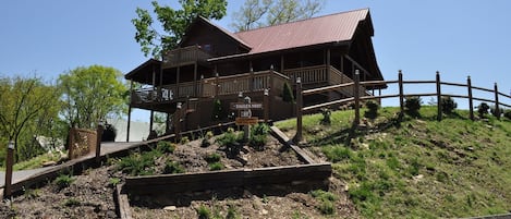 Eagle's Nest Cabin