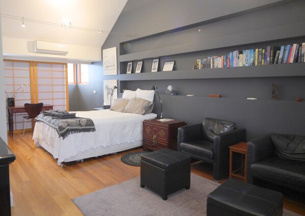 White ginger bed room