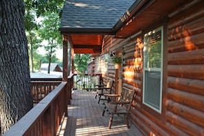 Branson Cabin Rental -  Owl's Nest Cabin - Front Porch Relaxation!