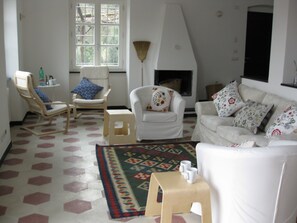 Sitting room and log fireplace 