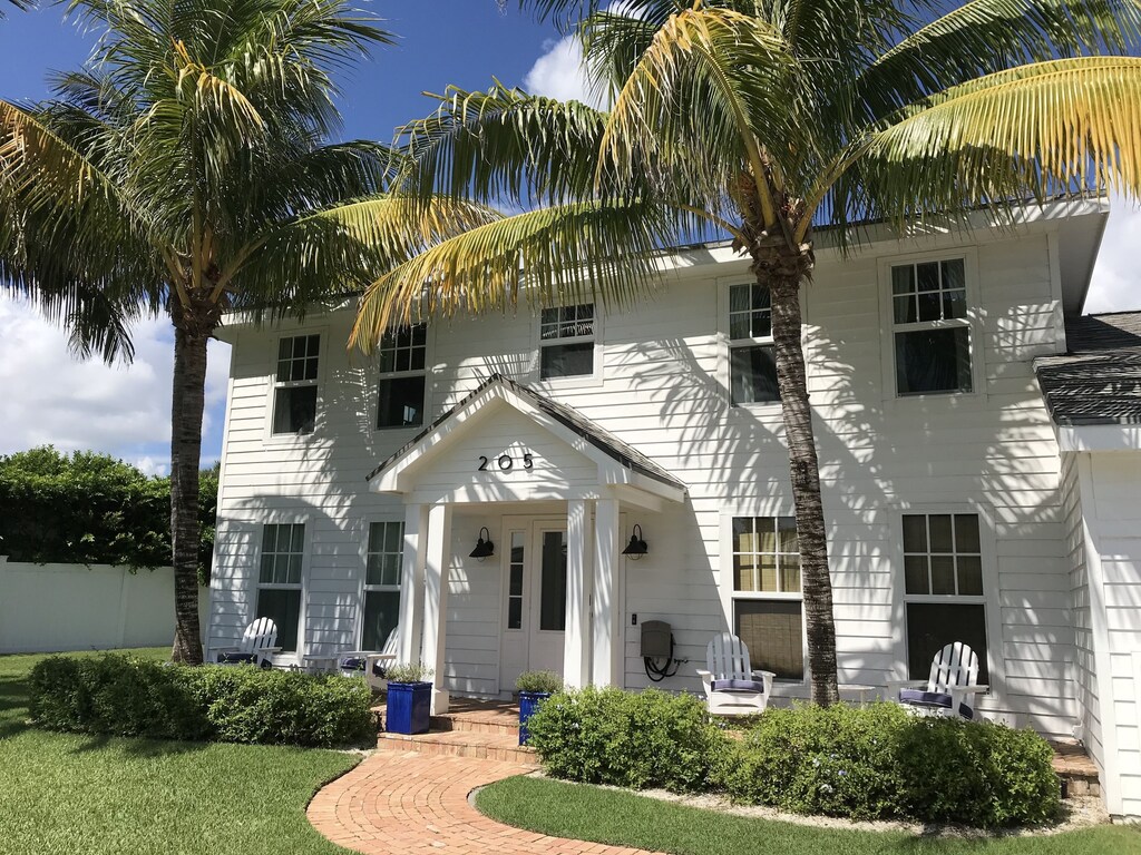 Walk to Beach! Luxury House on Exclusive Jupiter Island. Heated Private Pool/Spa - Jupiter Inlet Colony Walk to Beach! Luxury House on Exclusive Jupiter Island. Heated Private Pool/Spa - Jupiter Inlet Colony