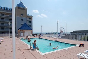 Extended deck for relaxing at the pool