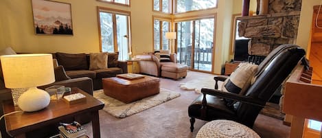 Mountain modern and cozy themed living room.